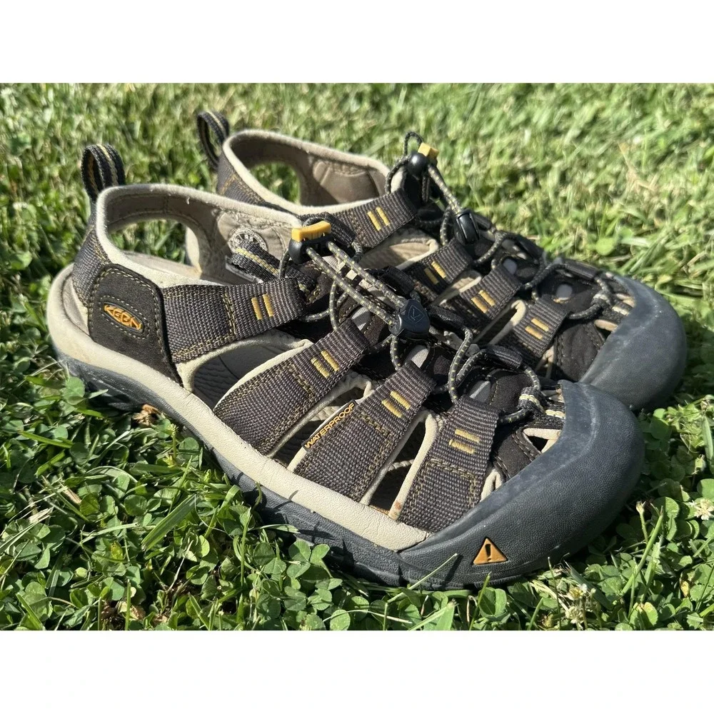 KEEN Newport H2 Shoes Mens Size 9.5 Brown Waterproof Hiking Sandals Closed Toe